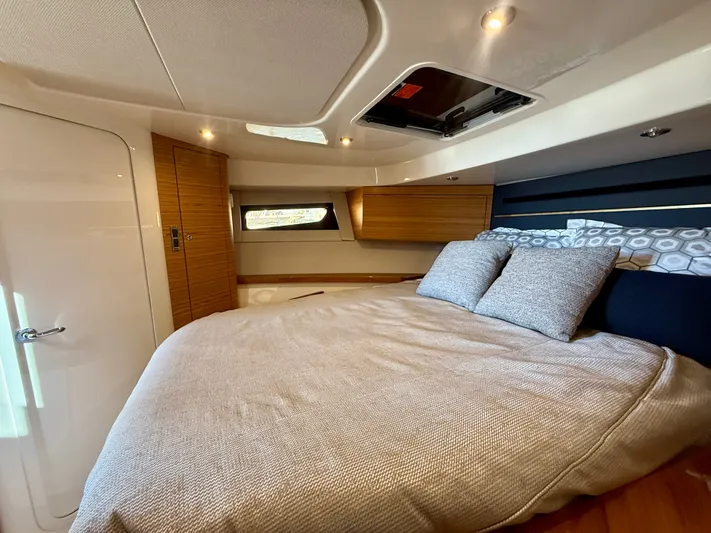 Explorer Yacht Photos Pics 