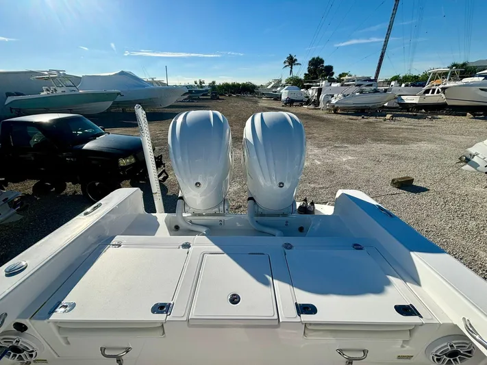  Yacht Photos Pics 2025 EVERGLADES 273 CC - Image 4