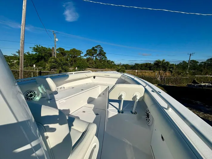  Yacht Photos Pics 2025 EVERGLADES 273 CC - Image 10