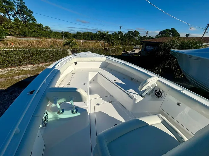  Yacht Photos Pics 2025 EVERGLADES 273 CC - Image 9
