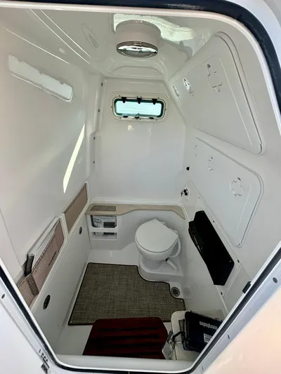  Yacht Photos Pics 2025 EVERGLADES 273 CC - Image 13