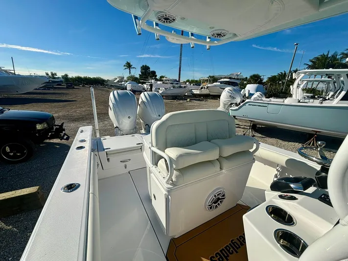  Yacht Photos Pics 2025 EVERGLADES 273 CC - Image 12