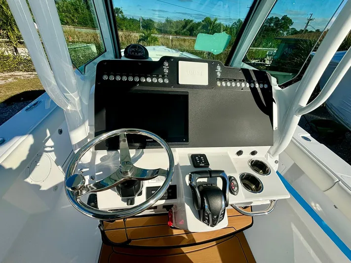  Yacht Photos Pics 2025 EVERGLADES 273 CC - Image 7