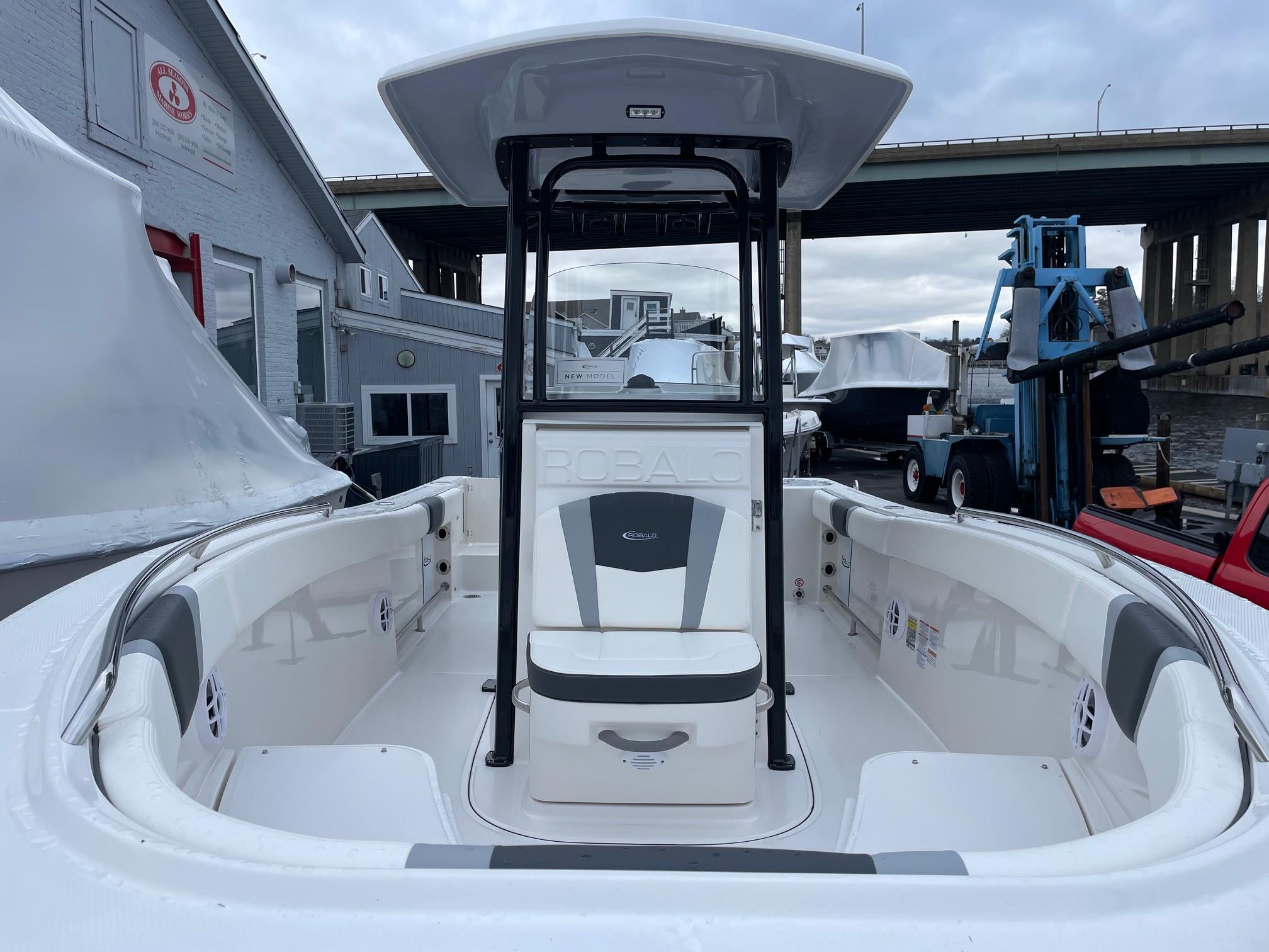 2023 Robalo R302 Center Console Center Console for sale - YachtWorld