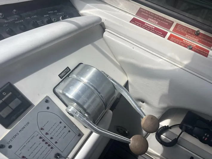 Forget About It Yacht Photos Pics Throttle controls on a 1996 Sea Ray 500 Sundancer boat dashboard.