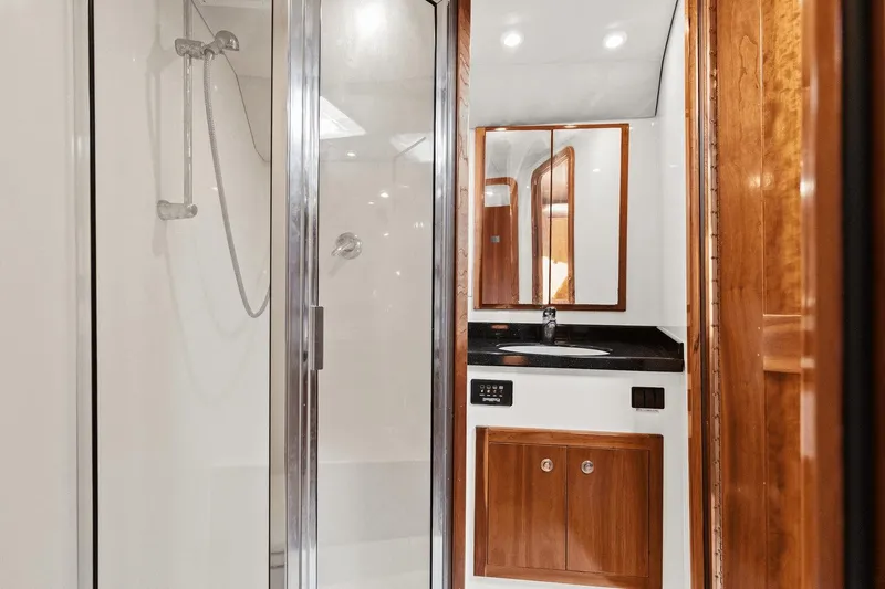 Blues Traveler Yacht Photos Pics 