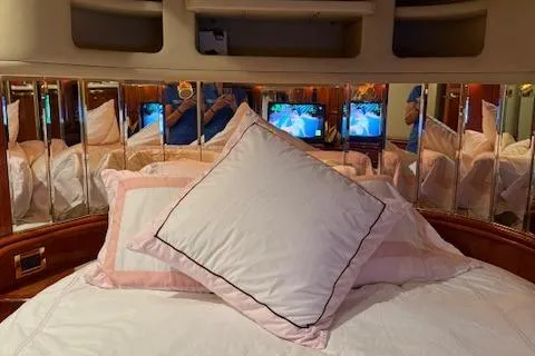  Yacht Photos Pics Luxurious bedroom interior of 1998 Sea Ray 540 Sundancer yacht with mirrored walls.