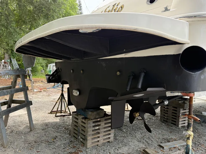  Yacht Photos Pics 1998 Sea Ray 540 Sundancer yacht on dry dock, showing propeller and hull details.