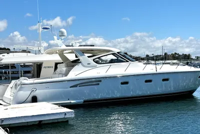 Tiara Yachts 5200 Express