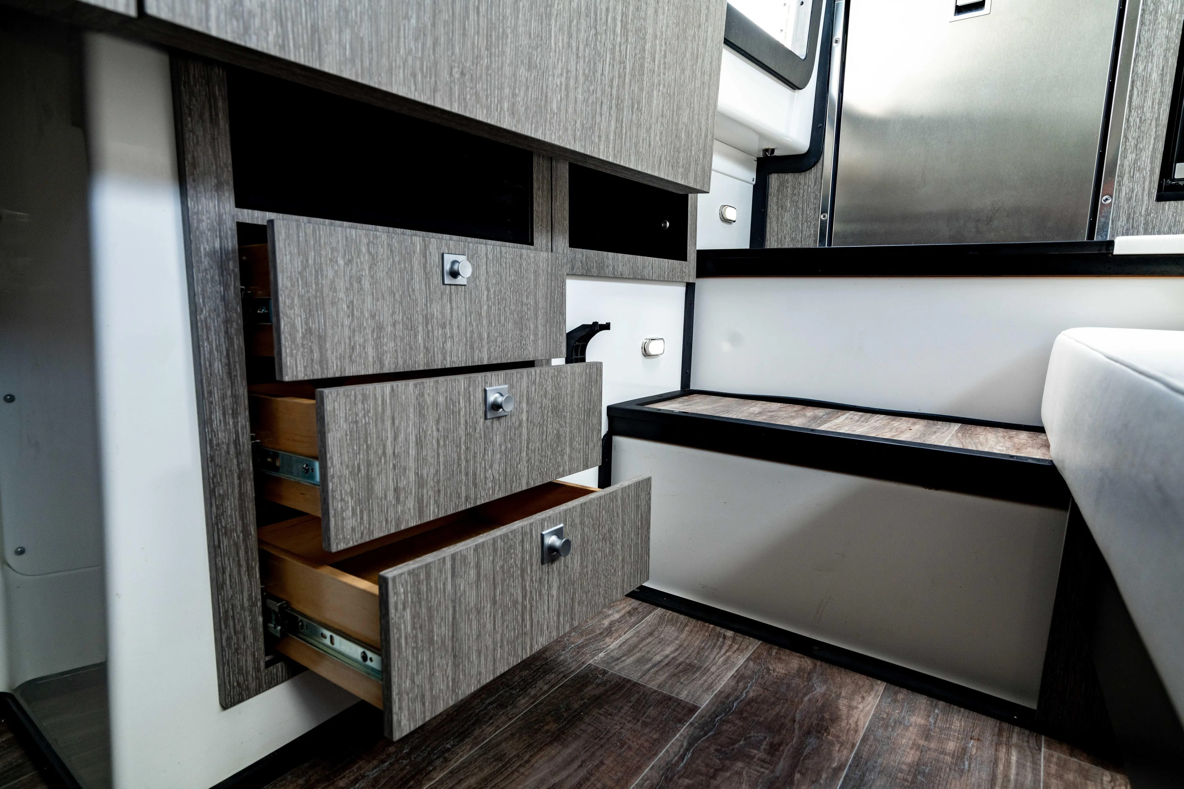  Yacht Photos Pics 2022 MONTEREY 385SS - Image 25