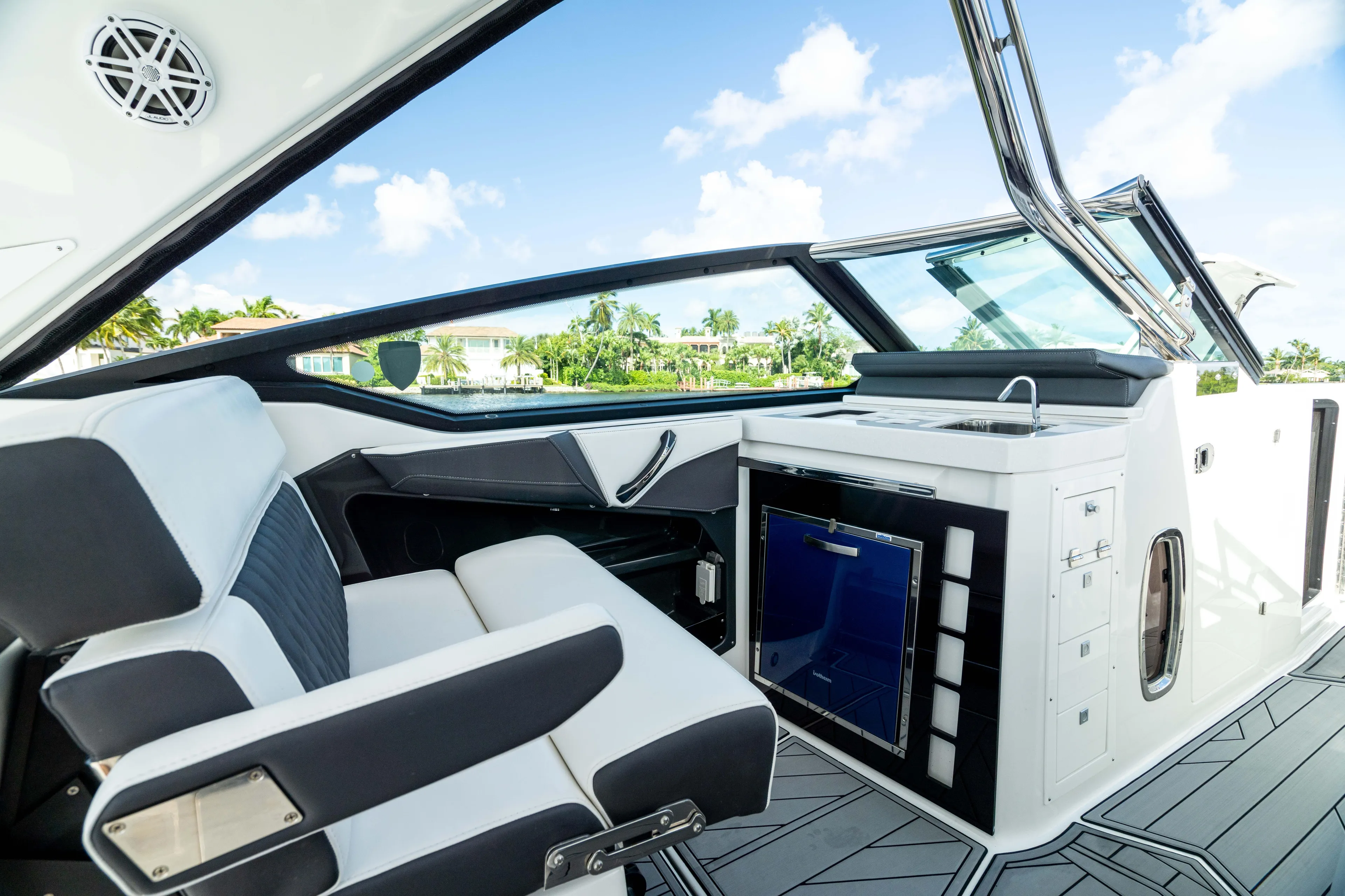  Yacht Photos Pics 2022 MONTEREY 385SS - Image 19