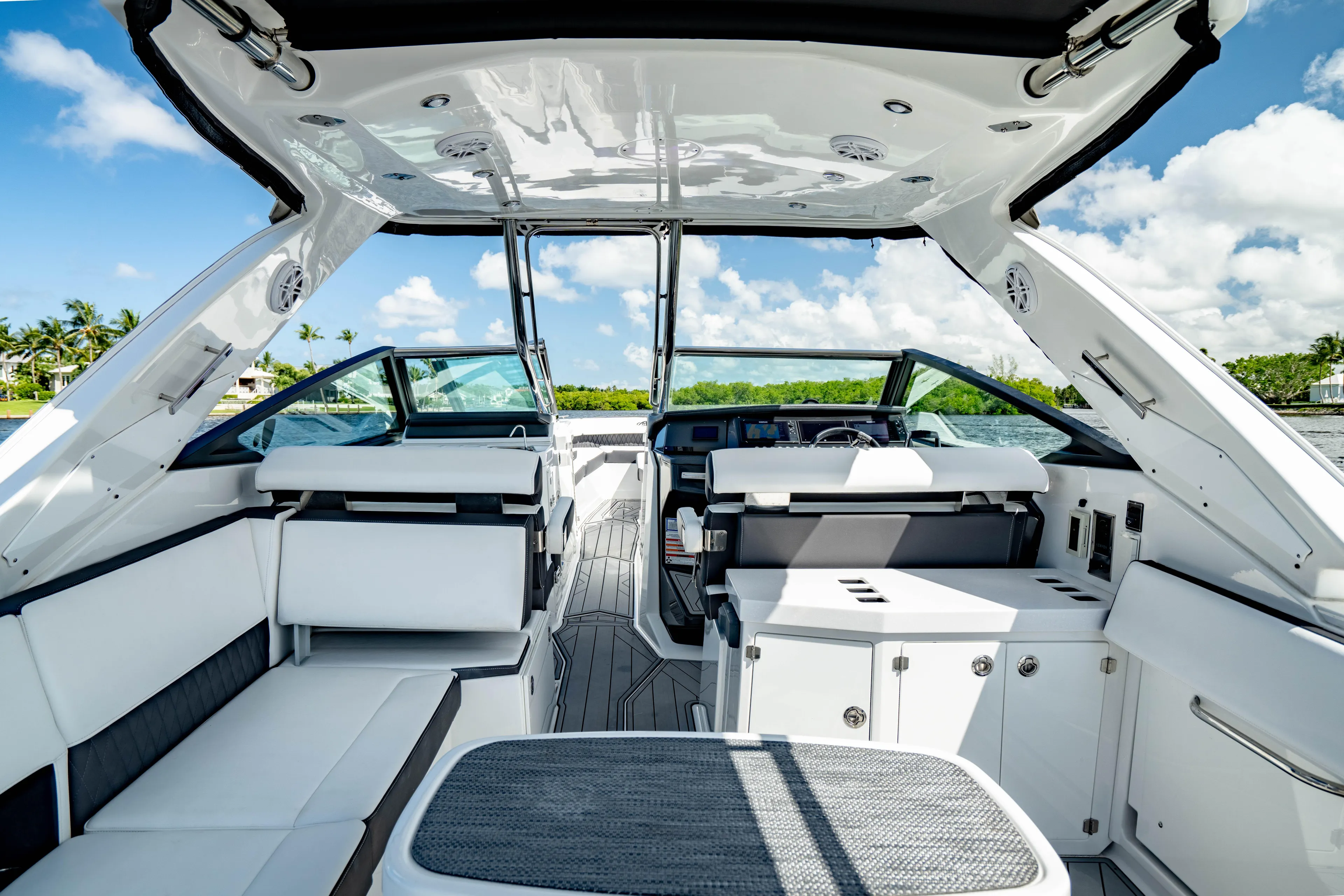  Yacht Photos Pics 2022 MONTEREY 385SS - Image 10