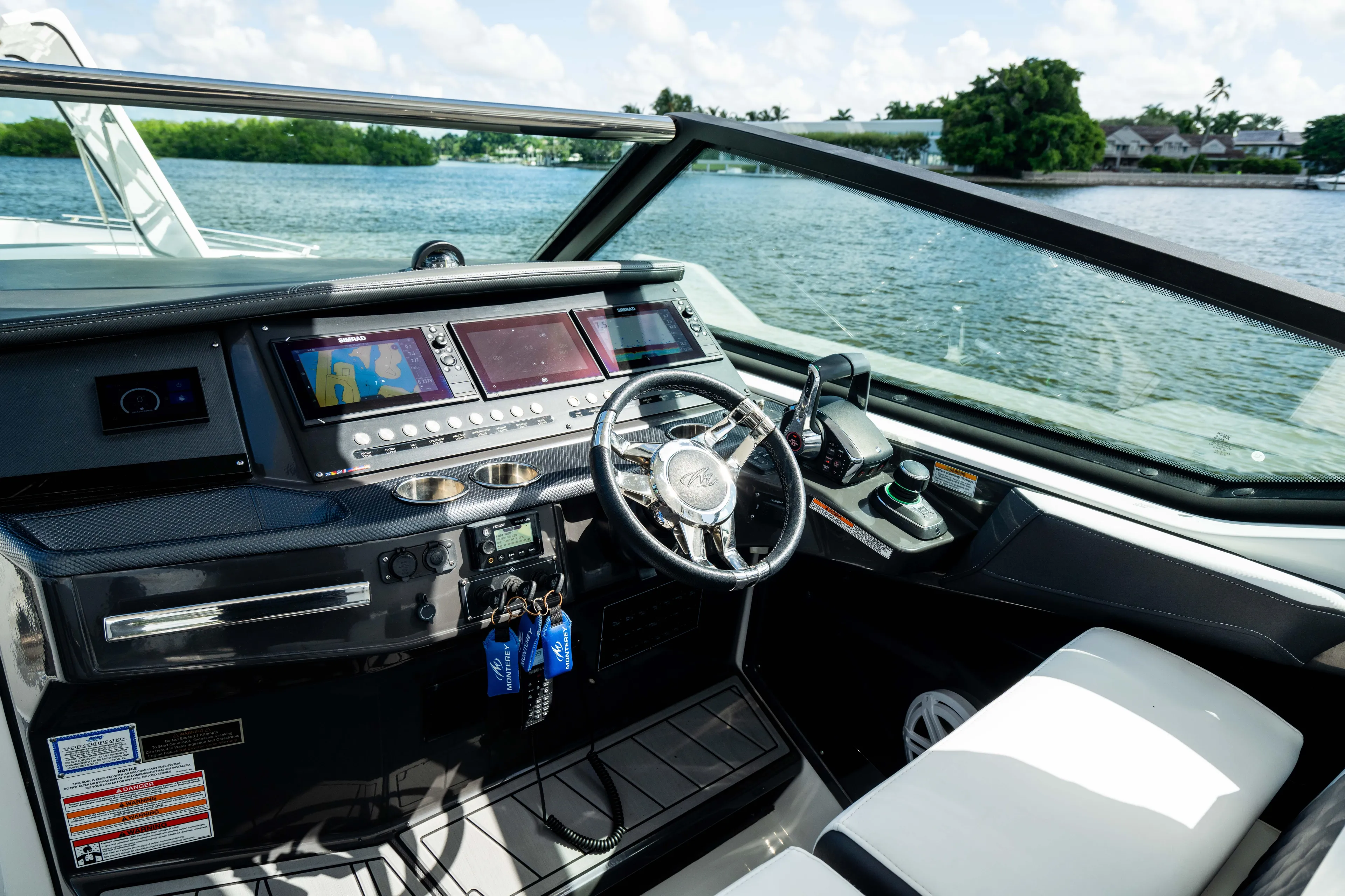  Yacht Photos Pics 2022 MONTEREY 385SS - Image 12