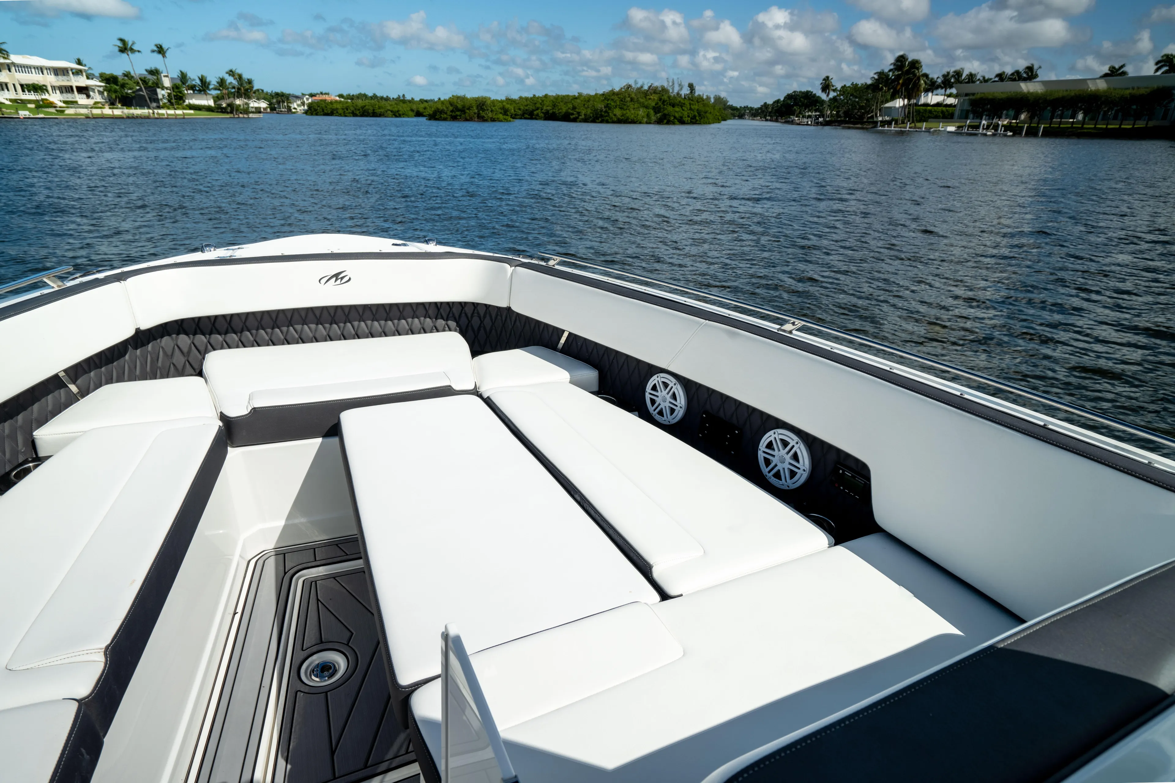  Yacht Photos Pics 2022 MONTEREY 385SS - Image 31