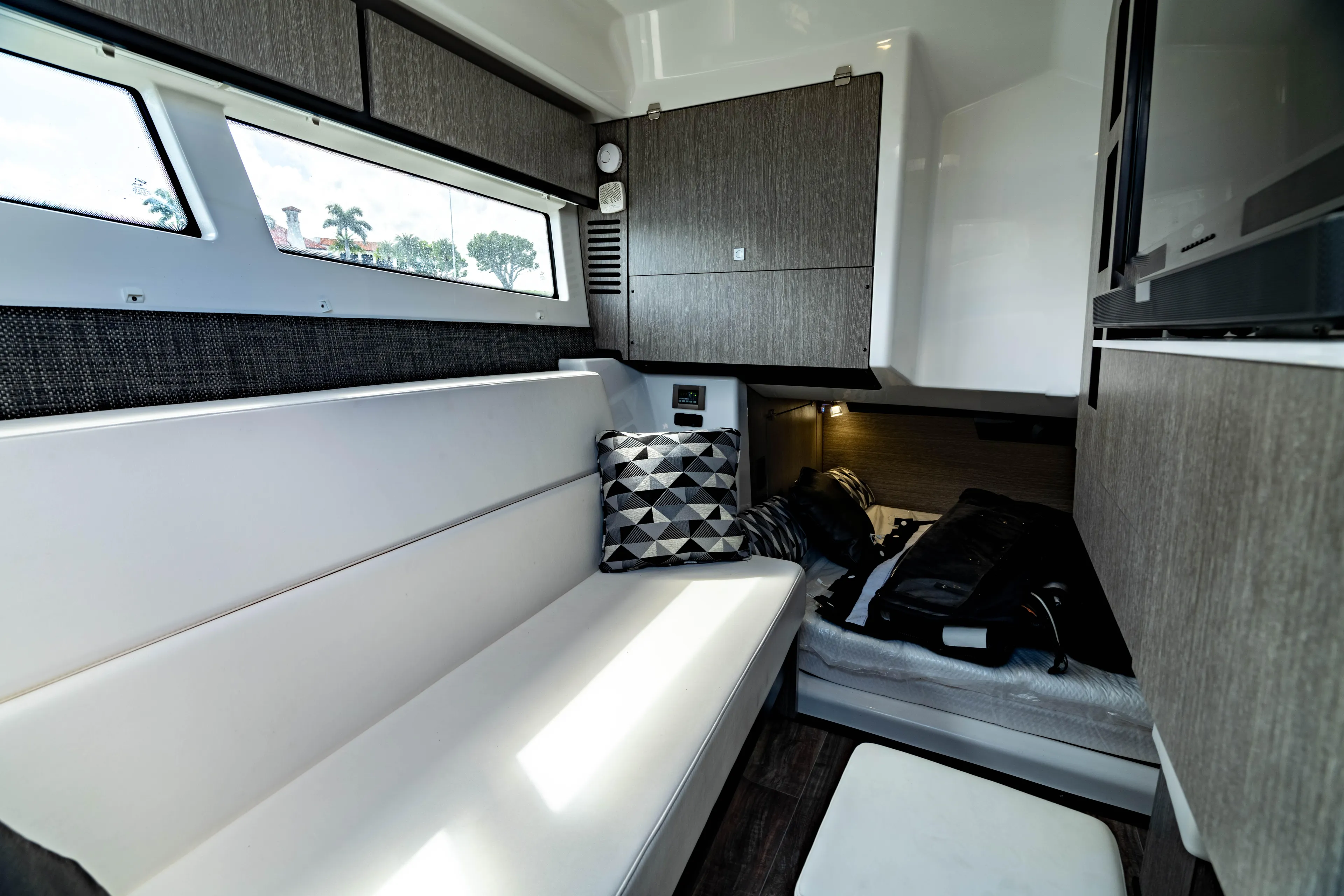  Yacht Photos Pics 2022 MONTEREY 385SS - Image 22