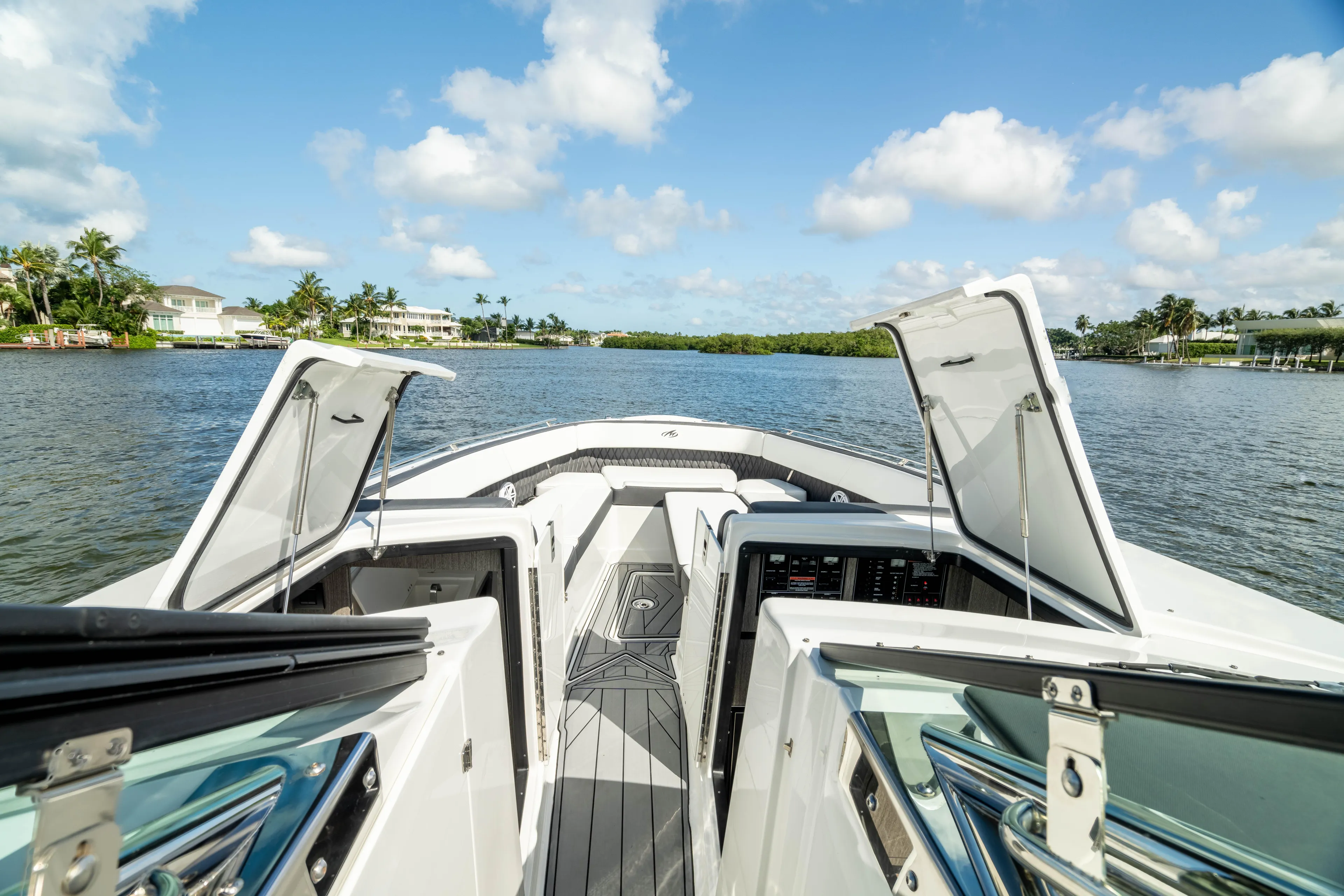  Yacht Photos Pics 2022 MONTEREY 385SS - Image 30