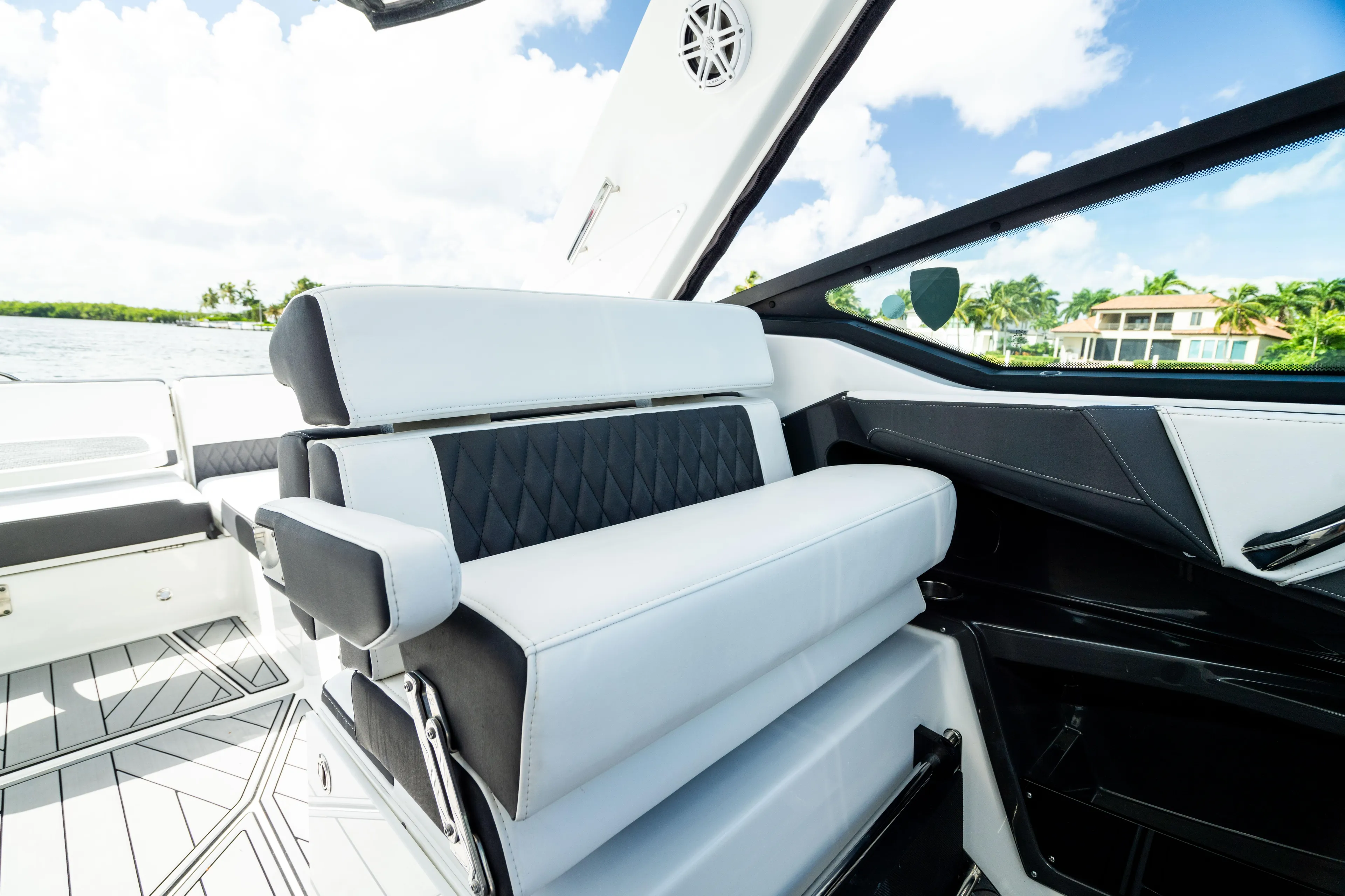  Yacht Photos Pics 2022 MONTEREY 385SS - Image 15