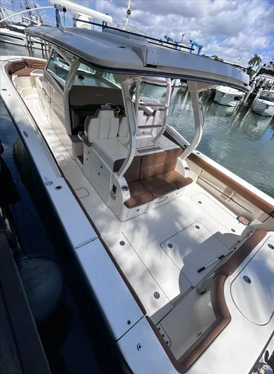 T- Highlander Yacht Photos Pics 