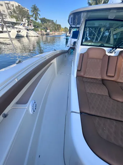 T- Highlander Yacht Photos Pics 