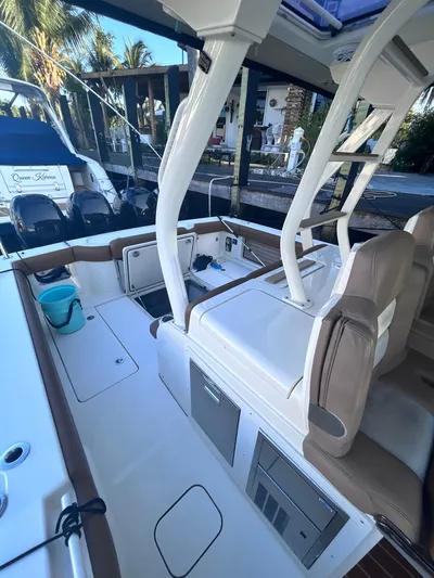 T- Highlander Yacht Photos Pics 