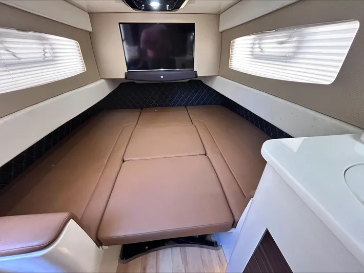 T- Highlander Yacht Photos Pics 