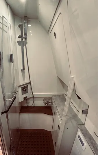 T- Highlander Yacht Photos Pics 