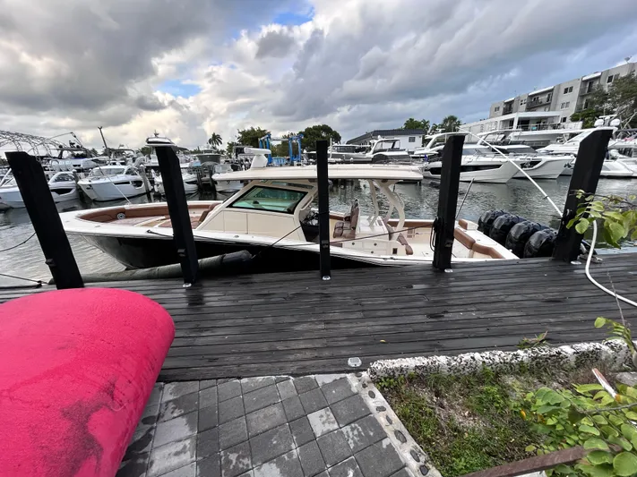 T- Highlander Yacht Photos Pics 