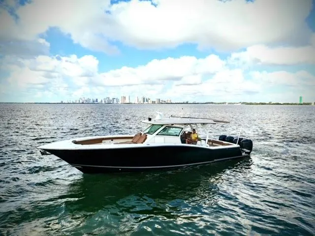 T- Highlander Yacht Photos Pics 