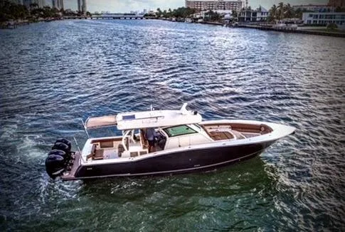 T- Highlander Yacht Photos Pics 