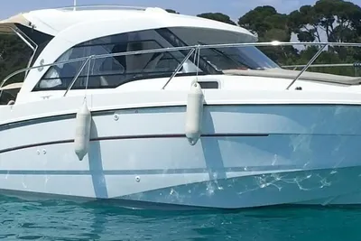 2017 Beneteau Antares 8