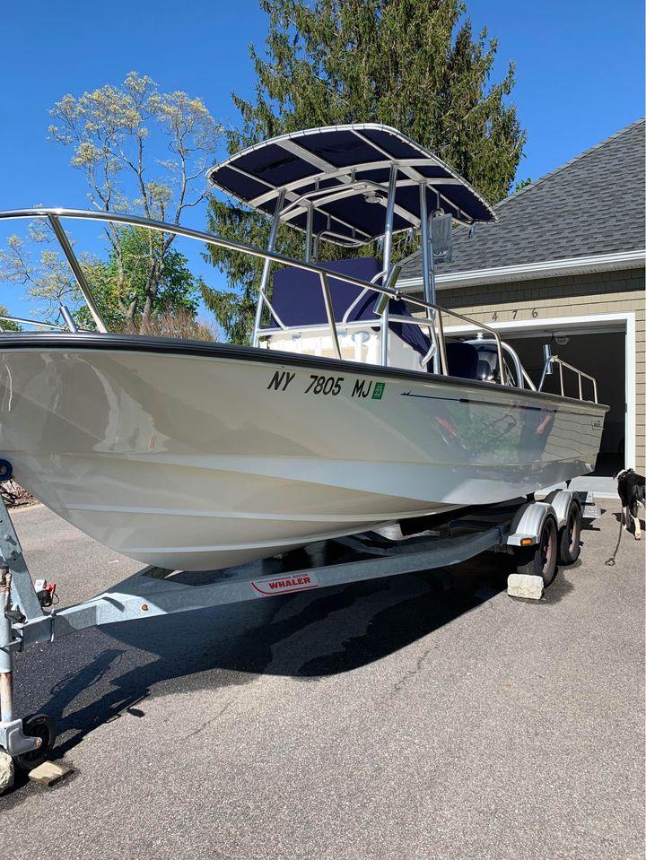 2014 Boston Whaler 210 Montauk