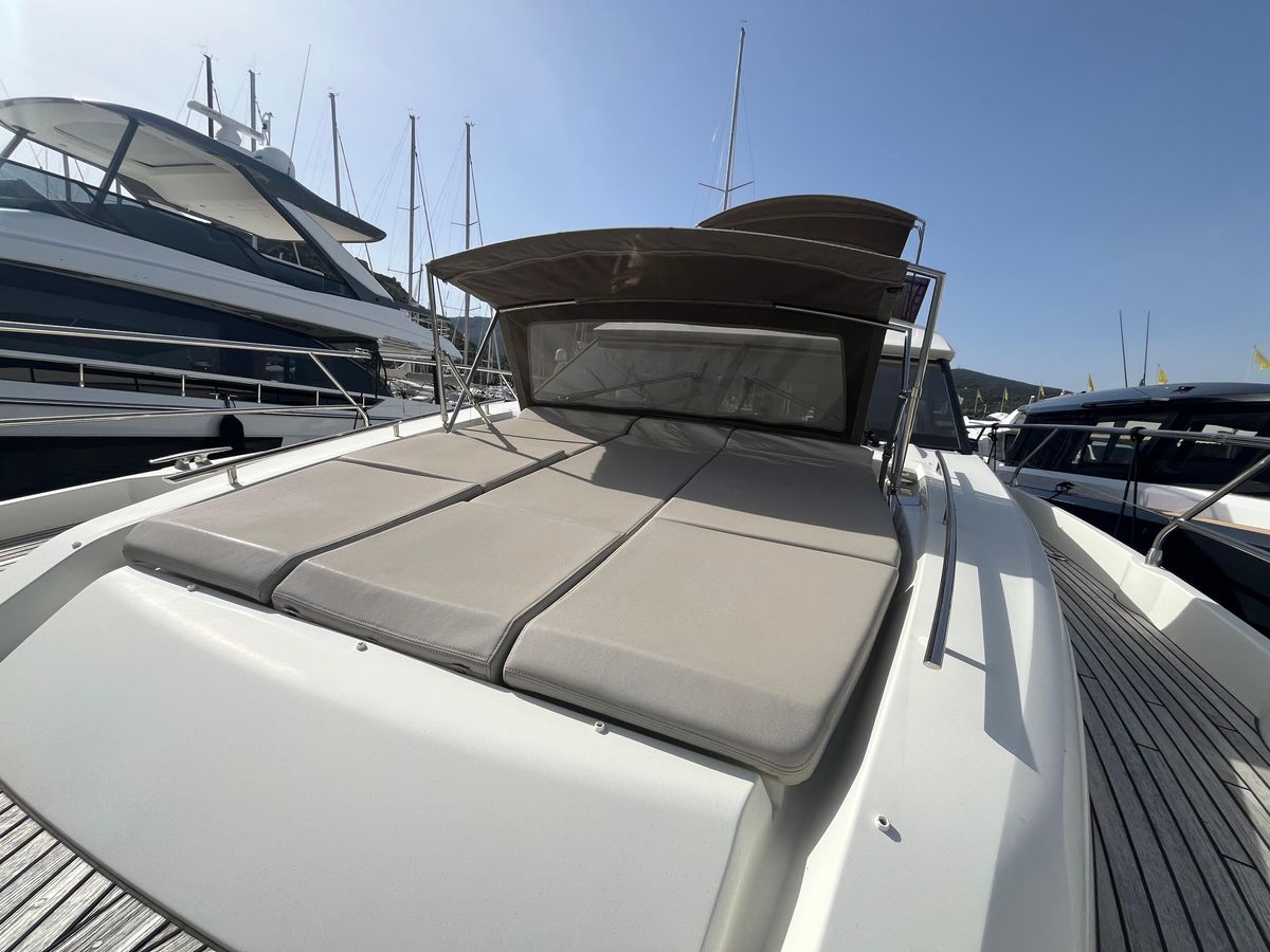 2018 Prestige 52 