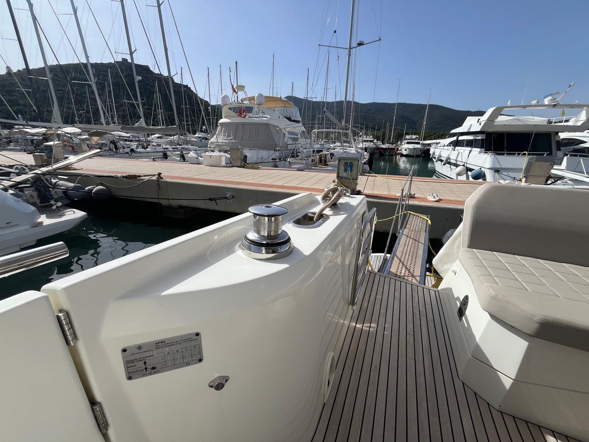 2018 Prestige 52 