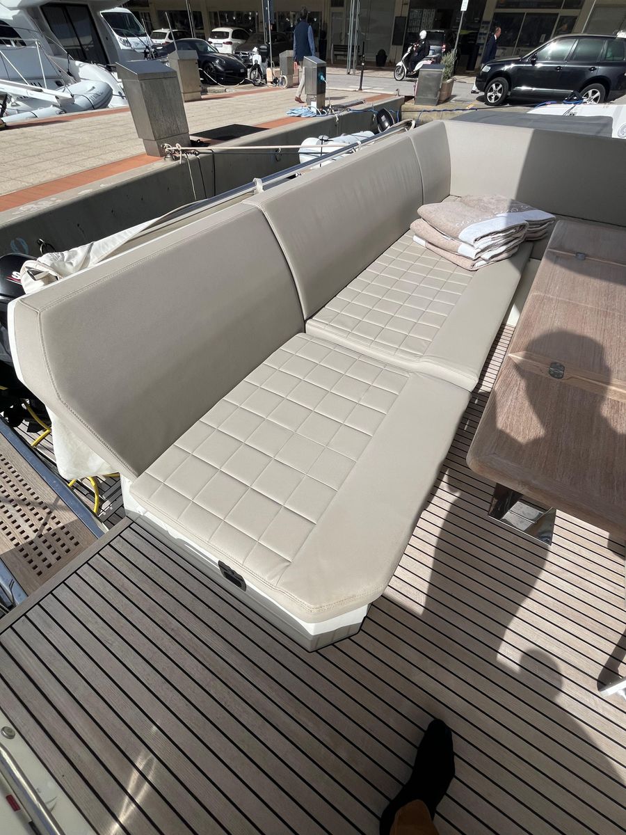 2018 Prestige 52 