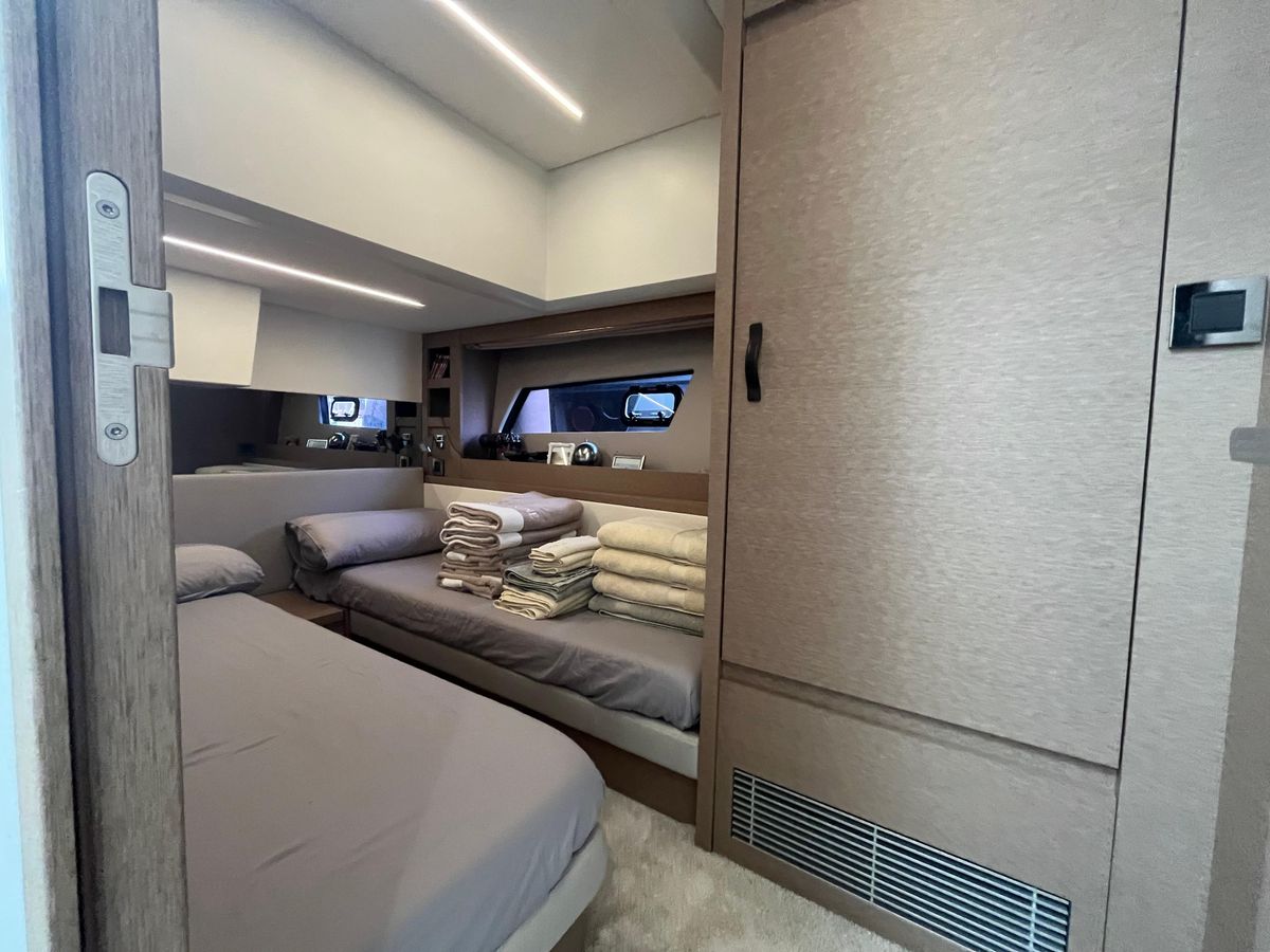 2018 Prestige 52 
