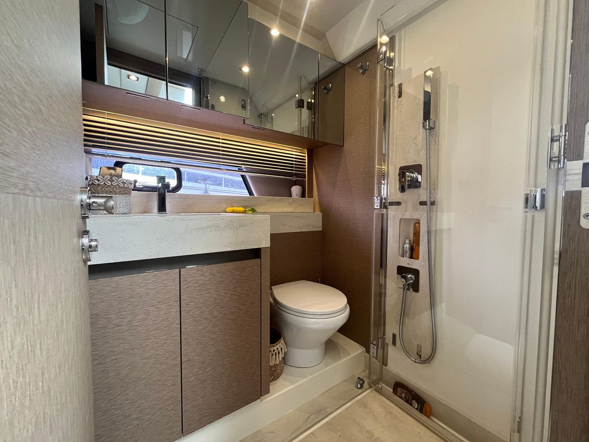 2018 Prestige 52 