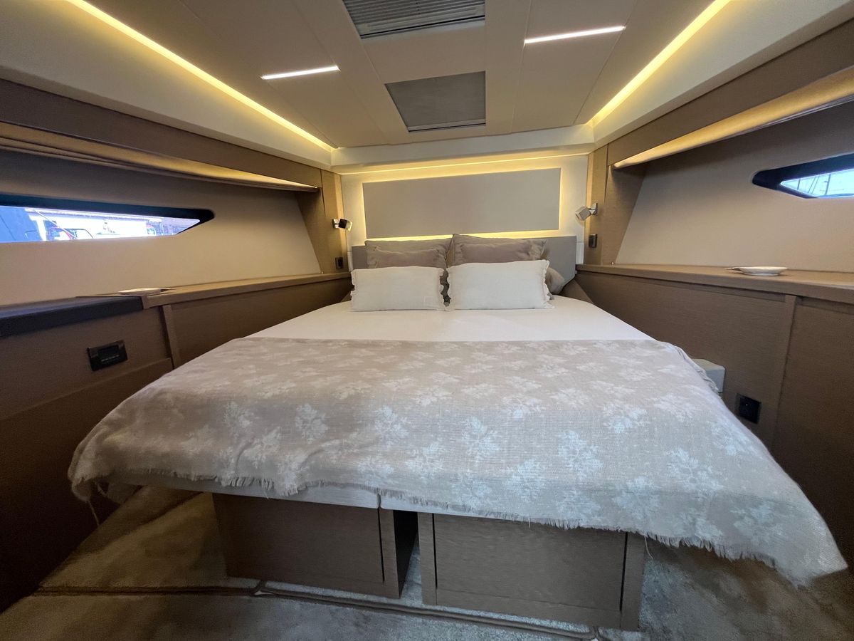 2018 Prestige 52 