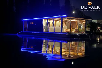2022 Custom Houseboat luxe motor
