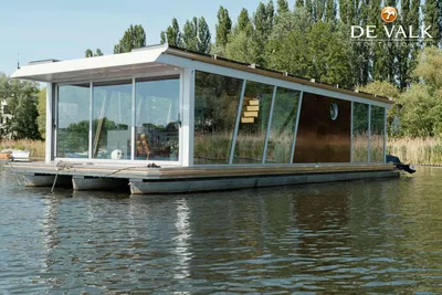 2022 Custom Houseboat luxe motor