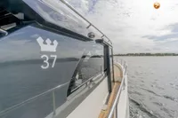 2023 Maxima 37