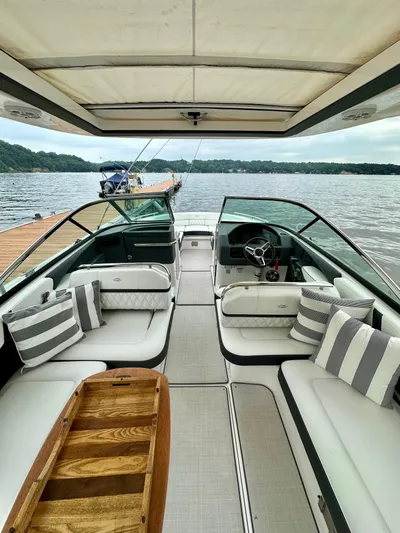  Yacht Photos Pics 2023 Regal 2800 Bowrider interior with luxurious seating and lake view.