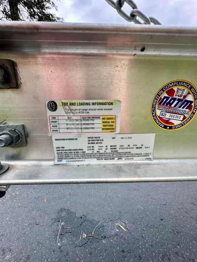  Yacht Photos Pics Tire and loading information label on a 2023 Regal 2800 Bowrider boat trailer.