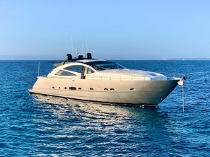 Pershing 76
