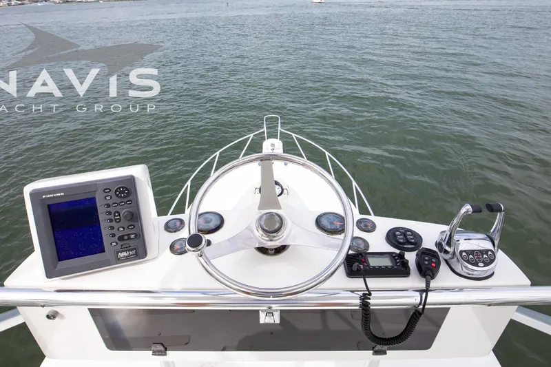 Pipe Dream Yacht Photos Pics Helm of 2005 Topaz 32 Express boat with navigation equipment and controls.