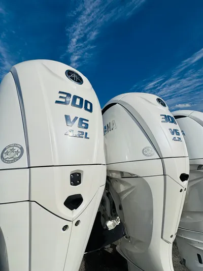  Yacht Photos Pics 2022 REGAL 38 SAV - Image 6