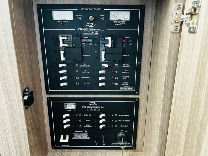  Yacht Photos Pics 2022 REGAL 38 SAV - Image 32