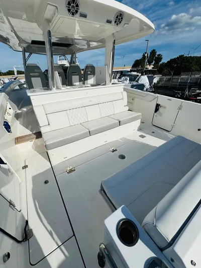  Yacht Photos Pics 2022 REGAL 38 SAV - Image 11