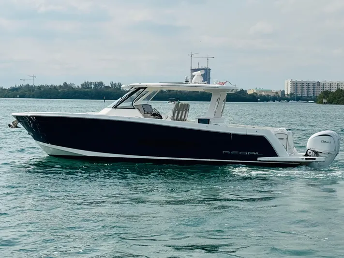  Yacht Photos Pics 2022 REGAL 38 SAV - Image 4