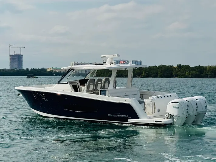  Yacht Photos Pics 2022 REGAL 38 SAV - Image 5