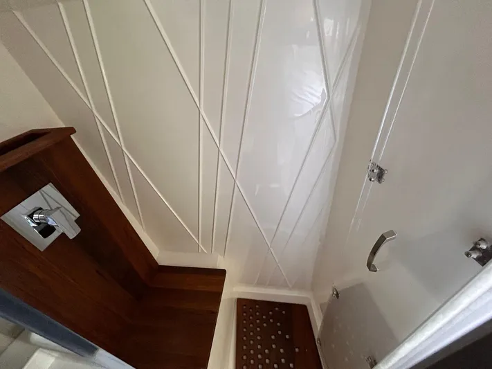  Yacht Photos Pics 2022 REGAL 38 SAV - Image 26